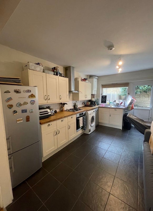 Photo 1: Spacious kitchen