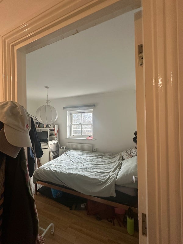 Photo 1: Double bedroom