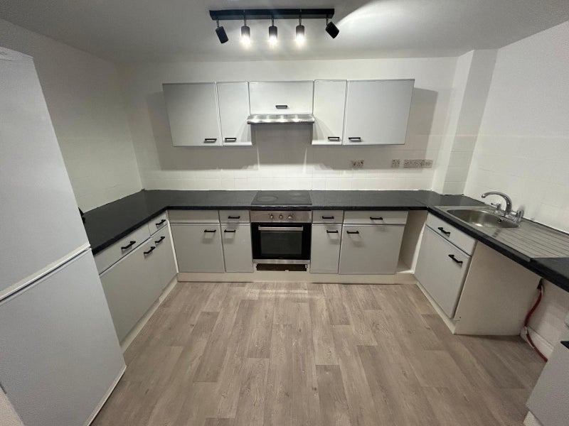 Photo 1: Kitchen - Open plan 