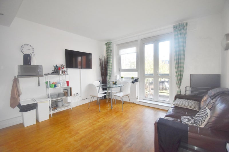 Photo 1: Large Shared Kitchen / Lounge