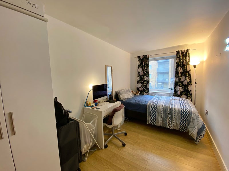 Photo 1: Double bedroom 