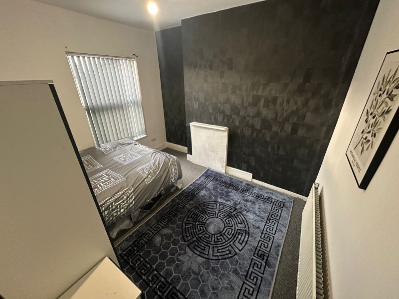 Photo 1: one double room available 