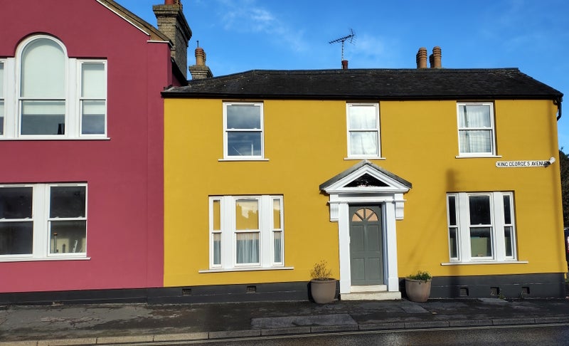 Photo 1: King Georges Avenue