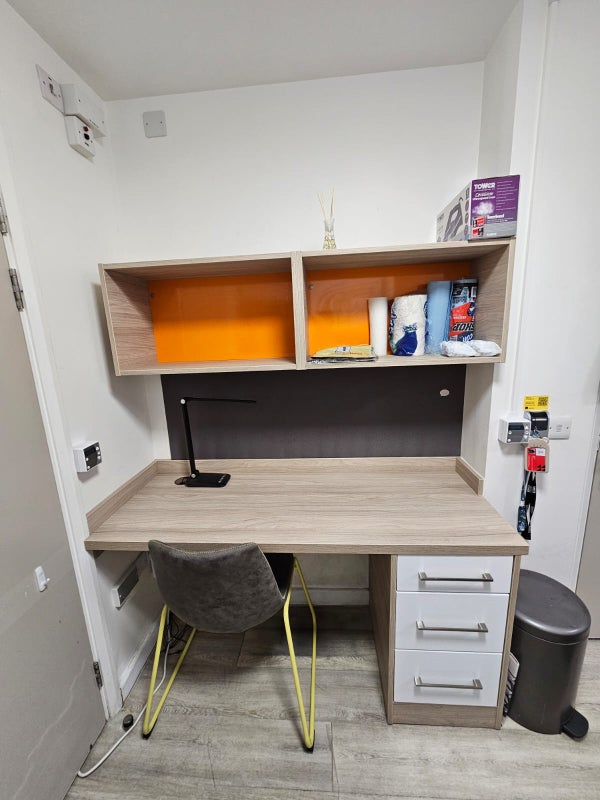 Photo 1: Desk  study area