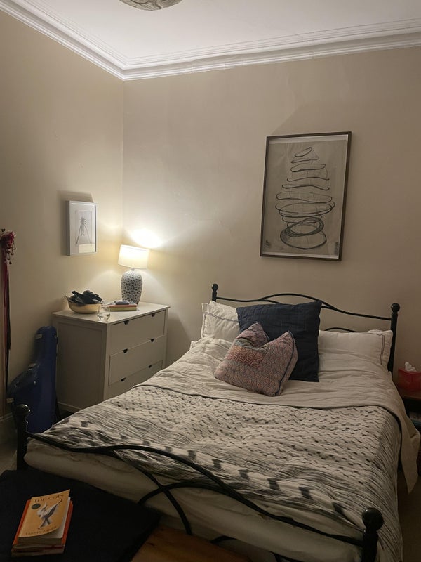 Photo 1: Double bedroom