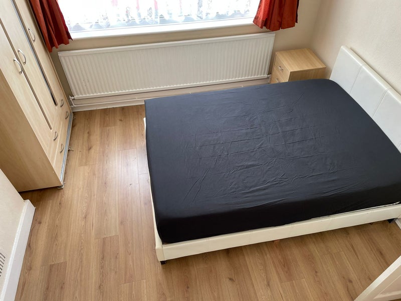 Photo 1: BED ROOM SIDE VIEW