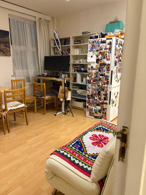 Photo 1: Living room1