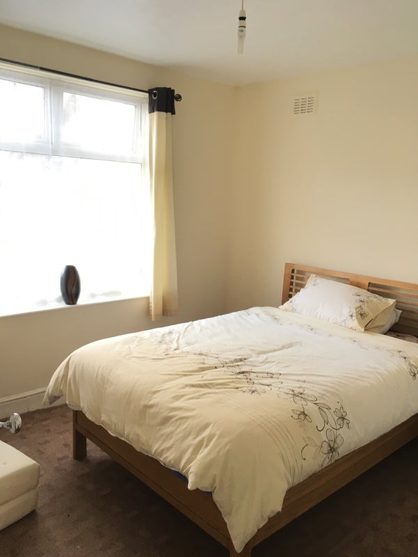 Photo 1: Double bedroom