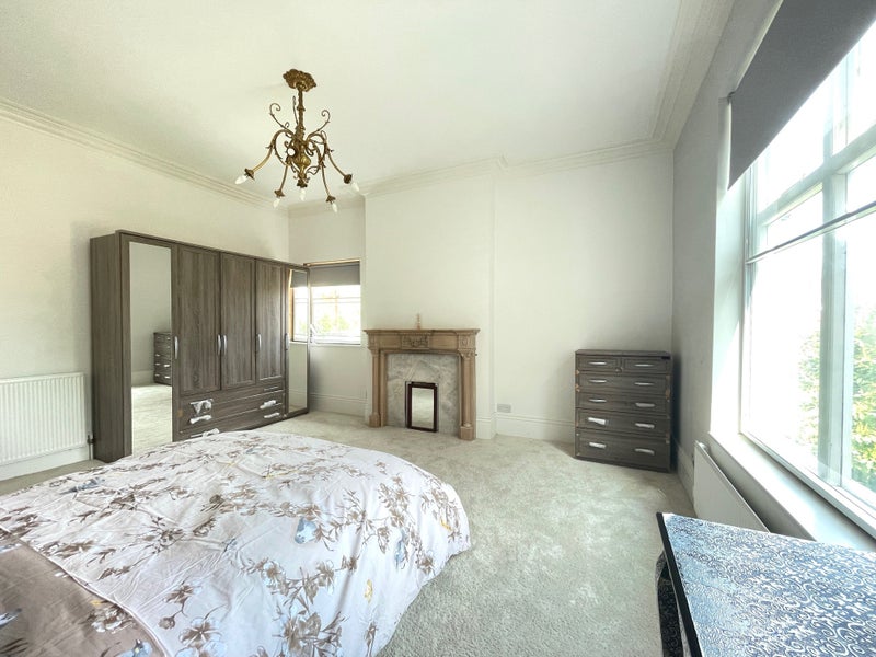 Photo 1: An extremely large double room - Inclusive of bills 