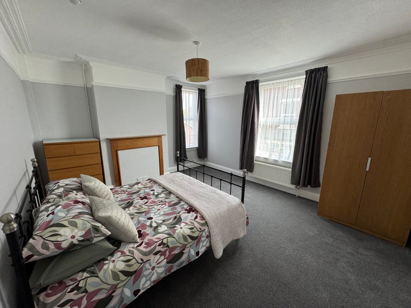 Photo 1: The Huge available bedroom