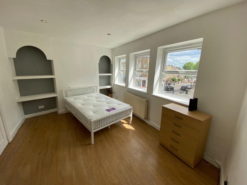 Photo 1: Room 1: The rent is £950PCM / Couples & Partners £1100PCM with bills included. 