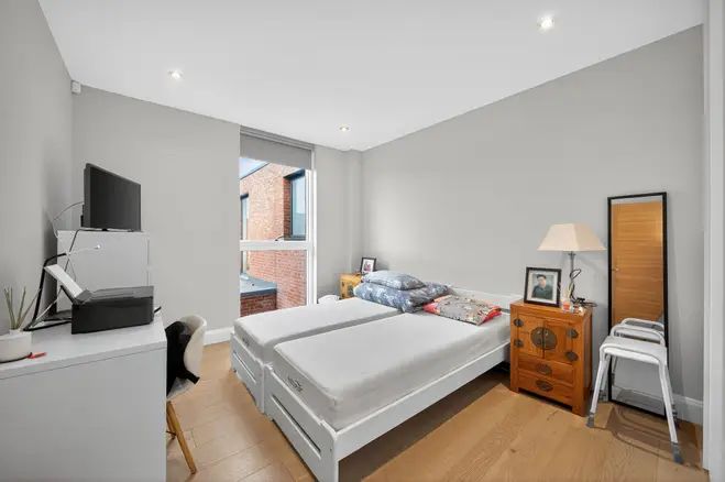 Photo 1: double bedroom