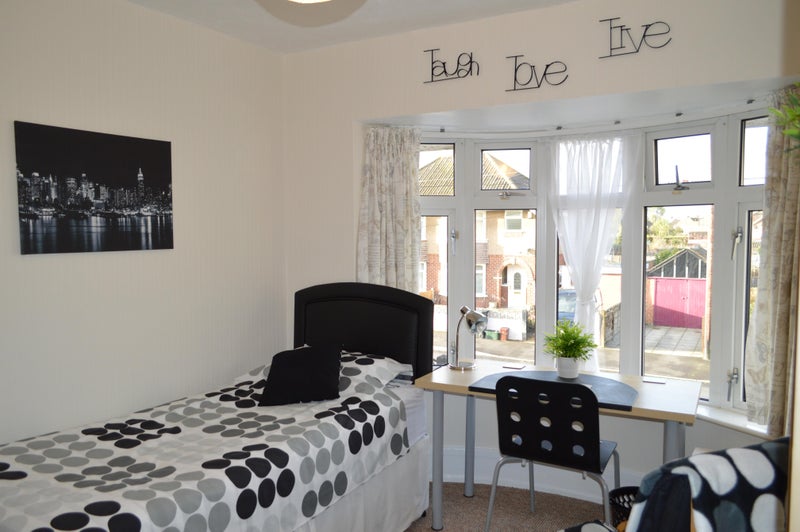 Photo 1: Actual Room