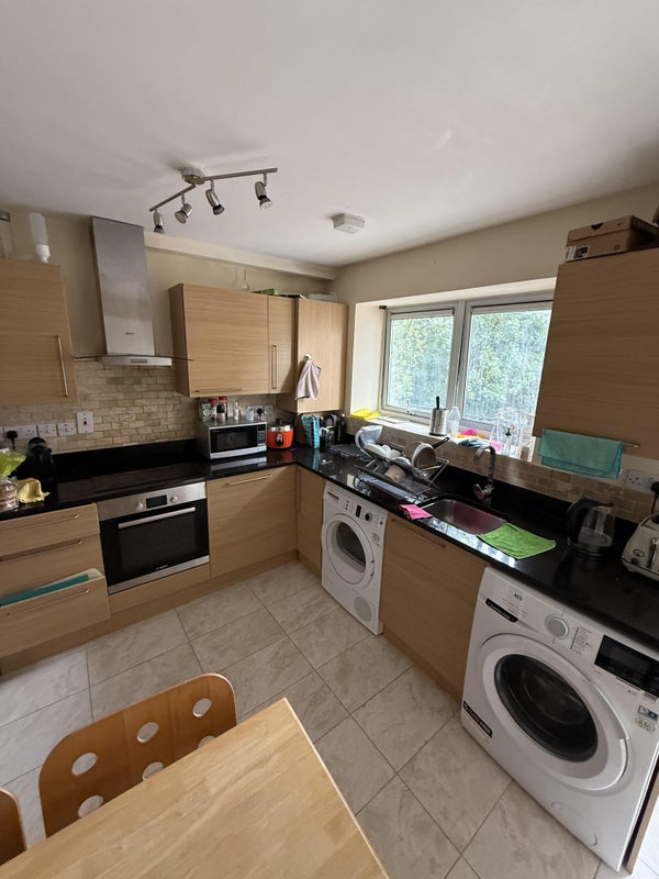 Photo 1: Kitchen, Dining Area