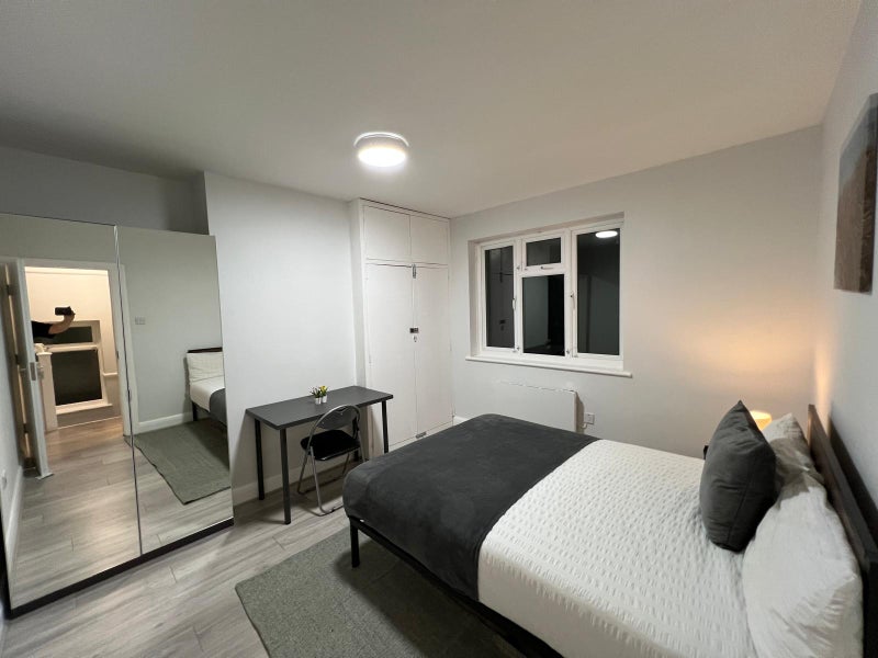 Photo 1: DOUBLE ROOM £200.00 PER WEEK ALL BILLS INCLUDED.