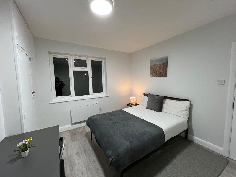 Photo 1: DOUBLE ROOM £200.00 PER WEEK ALL BILLS INCLUDED.