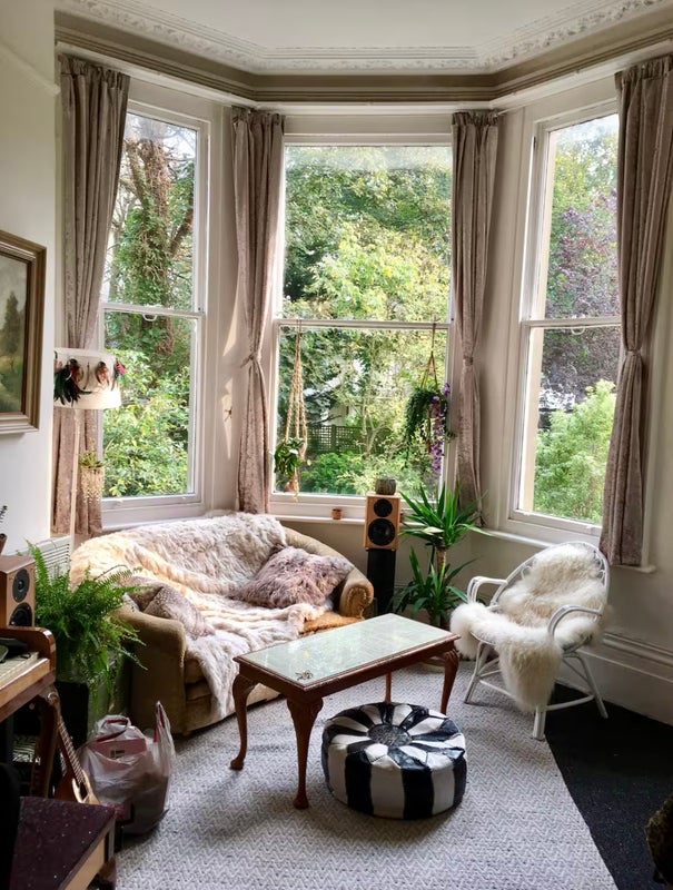 Photo 1: Living room