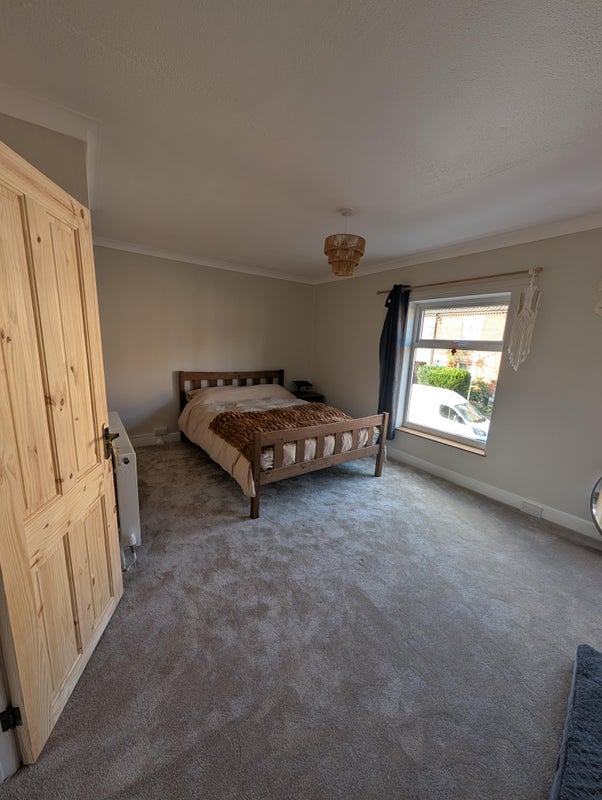 Photo 1: Bedroom for rent 