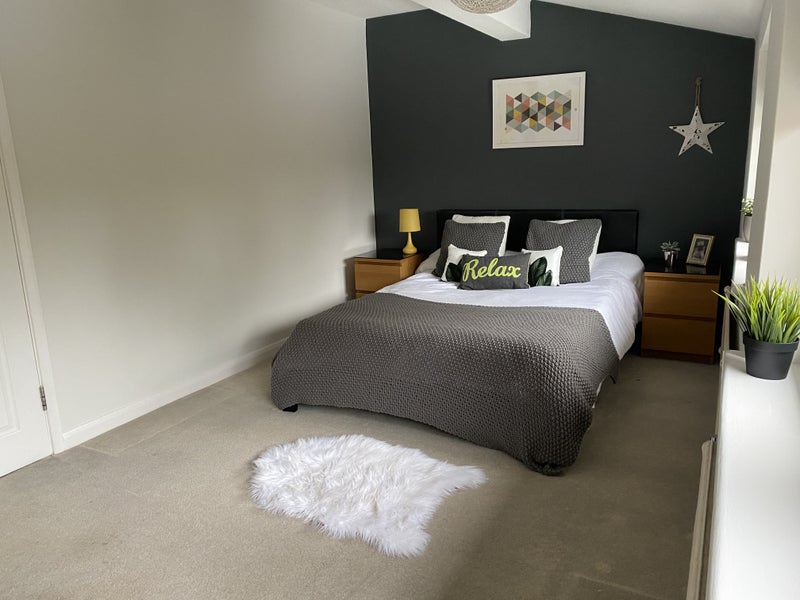 Photo 1: The available room 