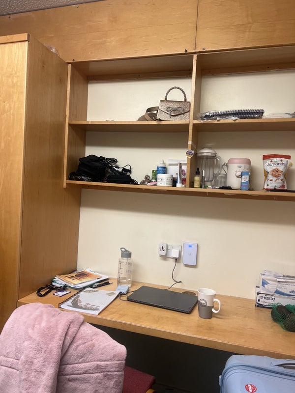 Photo 1: A desk where you cans Study 