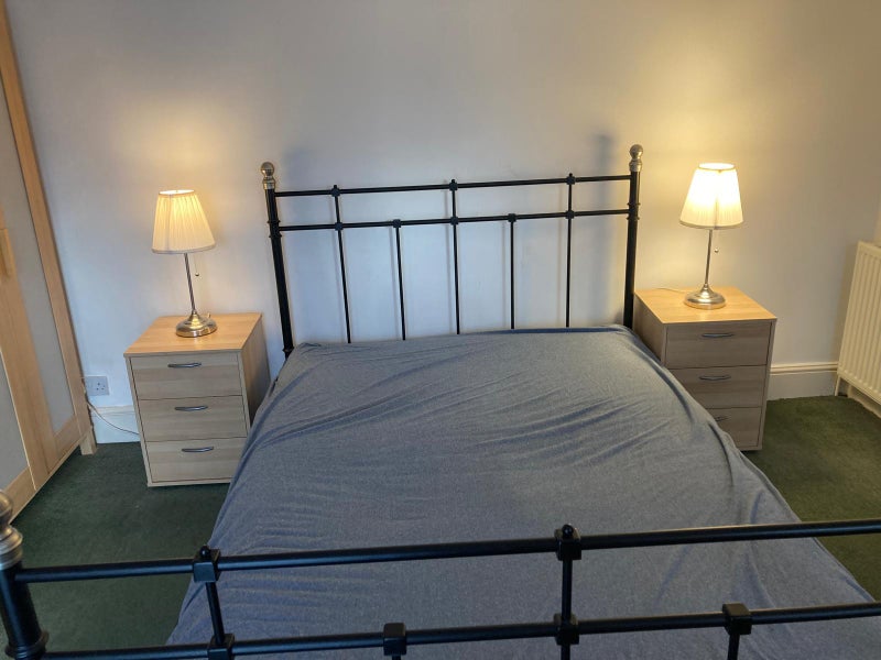 Photo 1: Bedroom centre