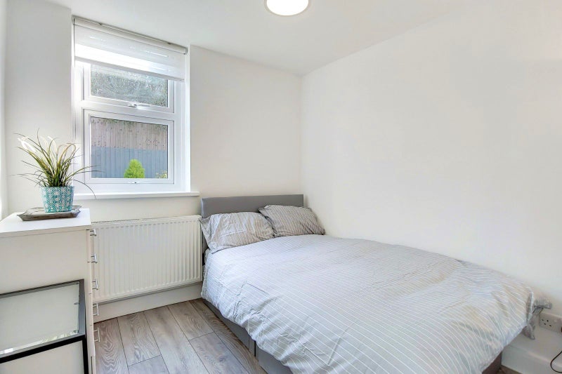 Photo 1: 800 PER MONTH 