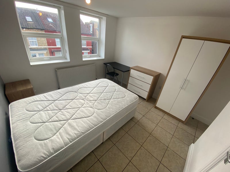 Photo 1: Available bedroom 3 with en suite