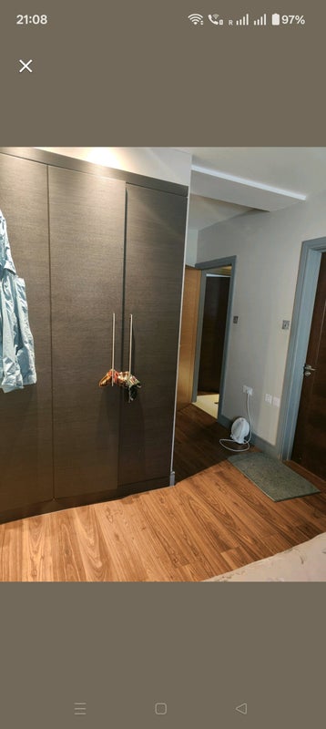 Photo 1: Ensuite with wardrobe