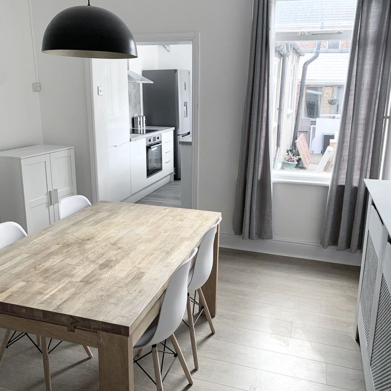 Photo 1: Dining area 