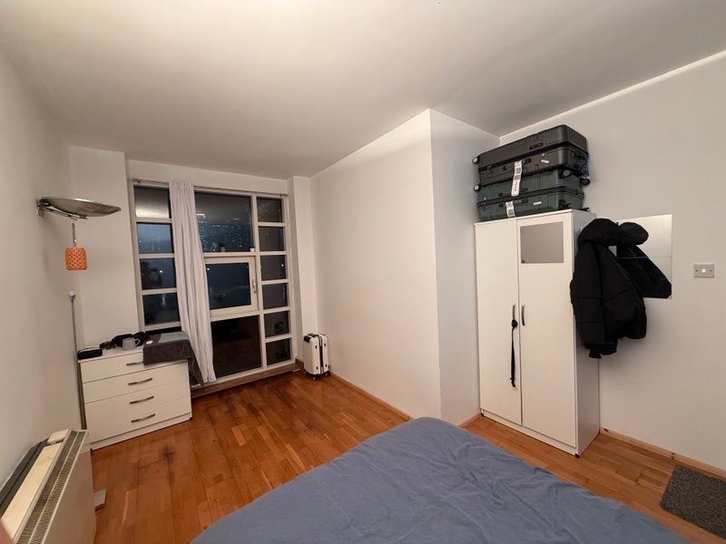 Photo 1: Spacious Double bed room