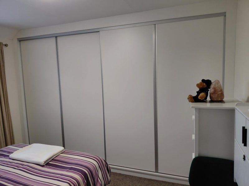 Photo 1: Wardrobe access