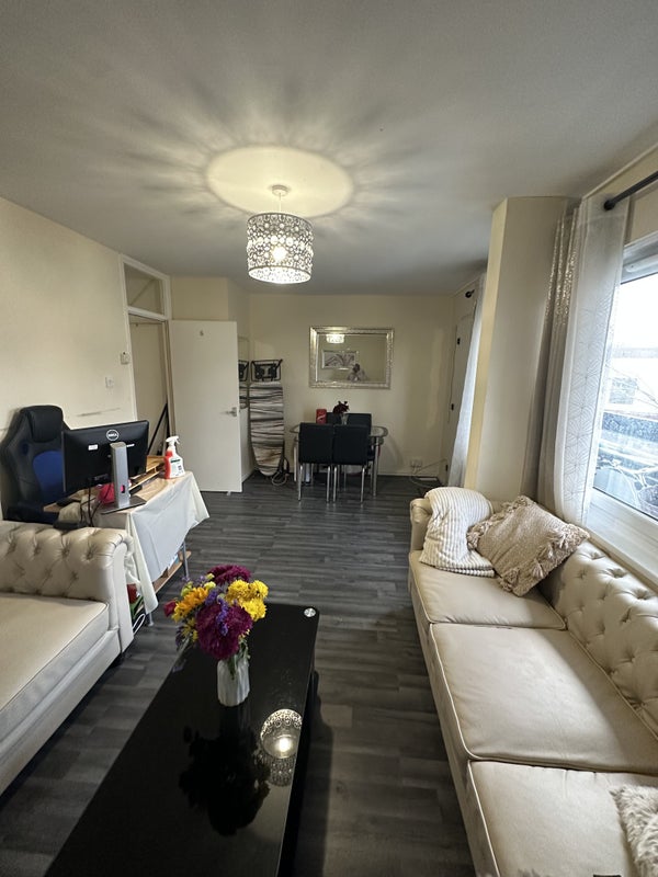 Photo 1: Living room