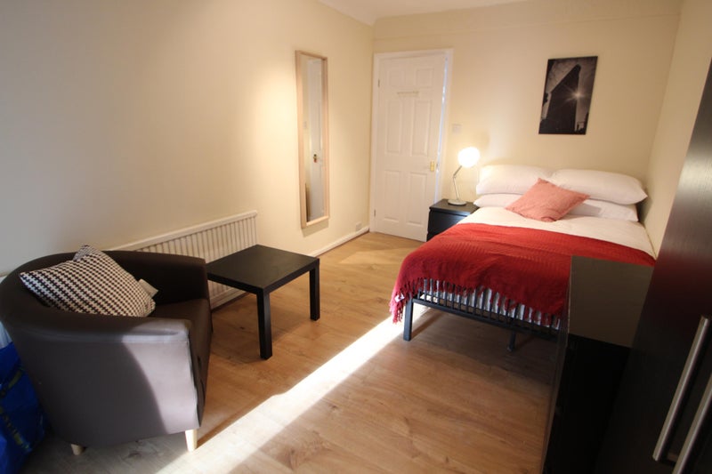 Photo 1: Double room with private garden