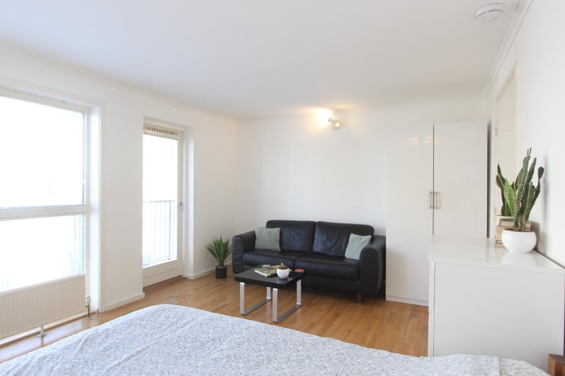 Photo 1: £1250 room 