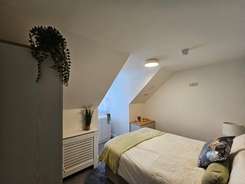 Photo 1: Room 16 - Available