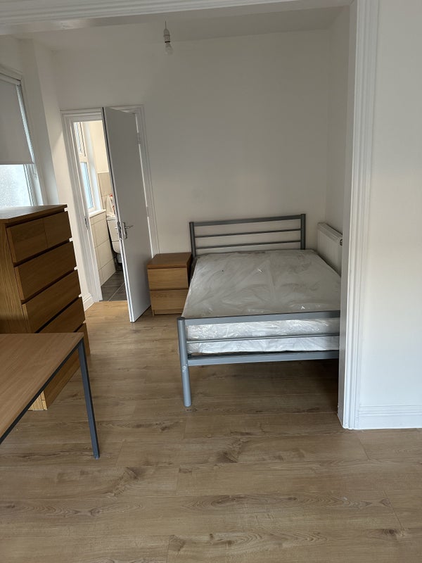 Photo 1: Large Double