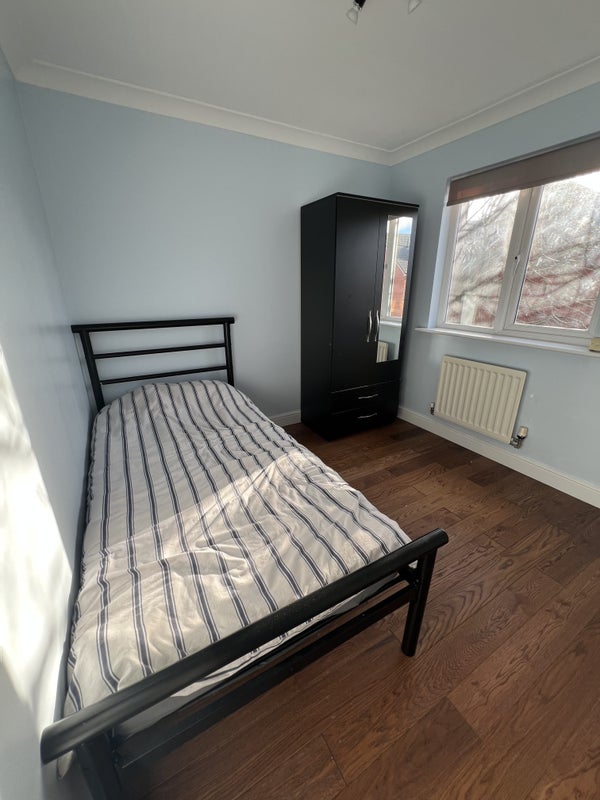 Photo 1: Single Room 