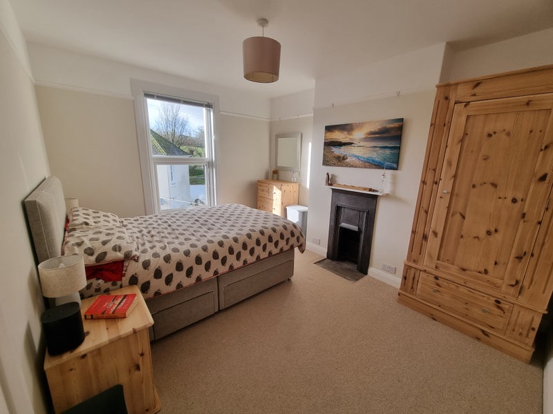 Photo 1: Double bedroom