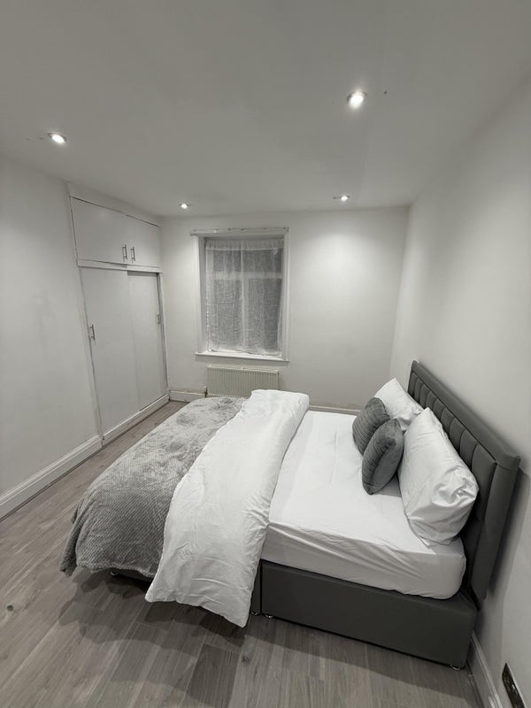 Photo 1: Silver Room