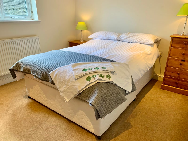 Photo 1: Light and Airy Double Bedroom