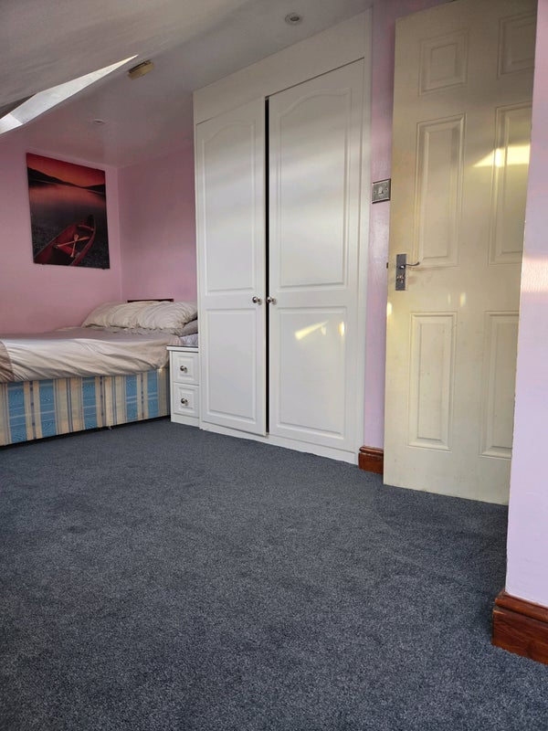 Photo 1: Room 1 Bright and specious double room in loft conversion with large hidden storage
