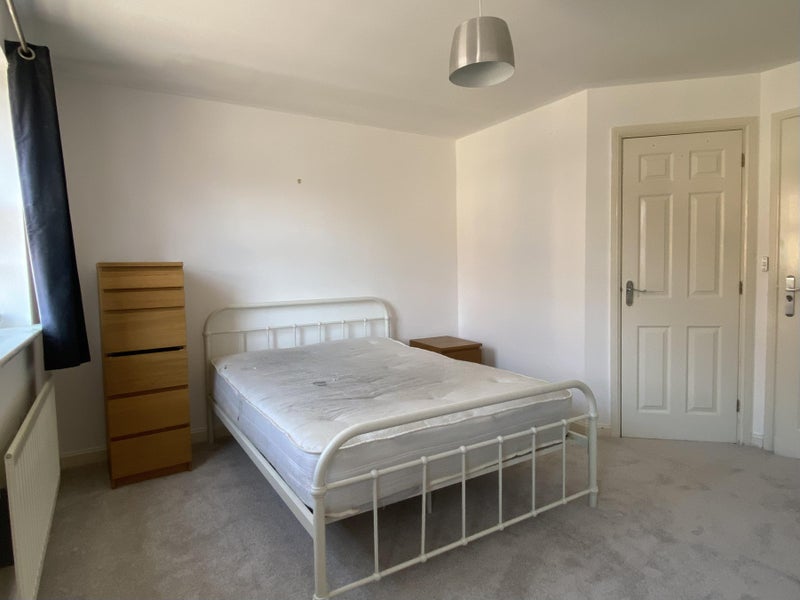 Photo 1: £665 ensuite room