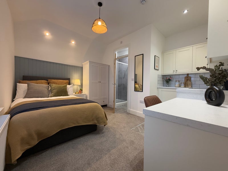 Photo 1: Example studio