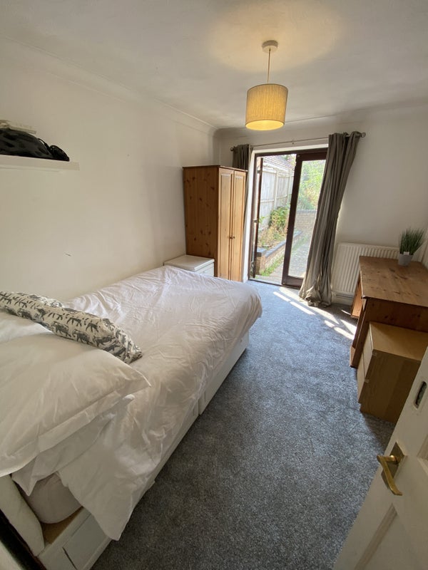 Photo 1: Modern Room £575 PCM incl. bills
