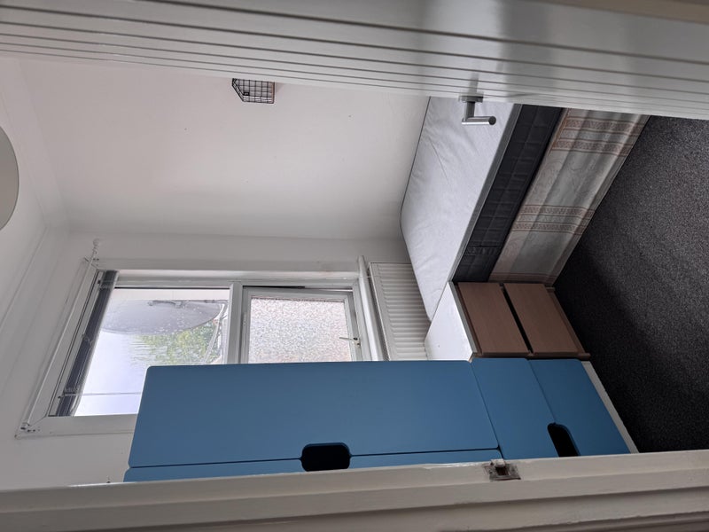 Photo 1: Single bedroom