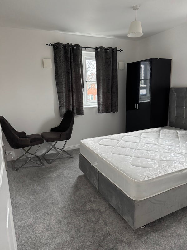 Photo 1: Your room, renovated 2 weeks ago