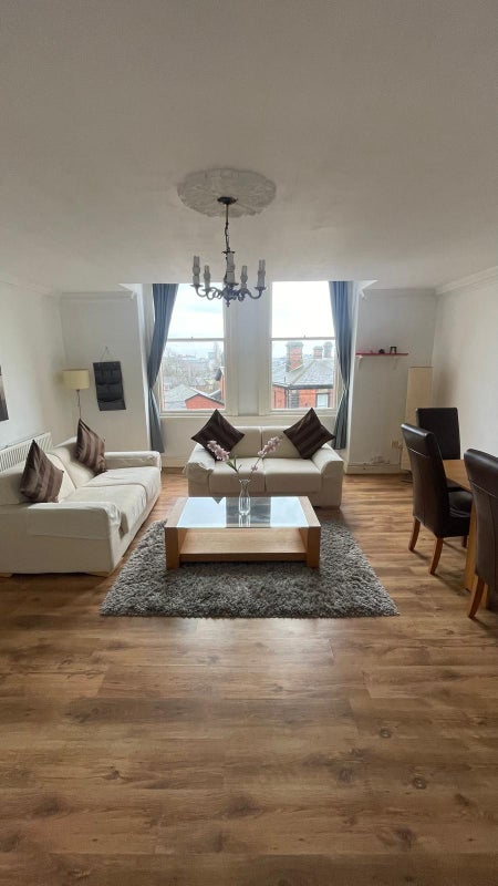 Photo 1: Spacious Lounge dinning room