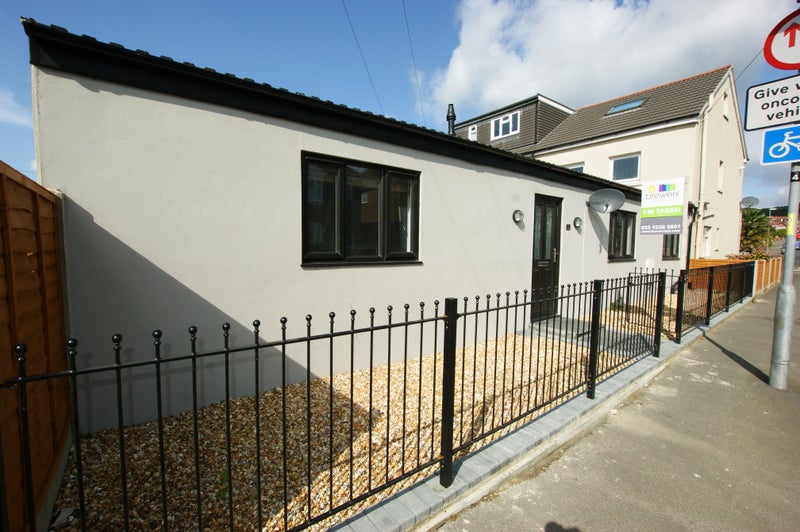 Photo 1: FRONT OF PROPERTY