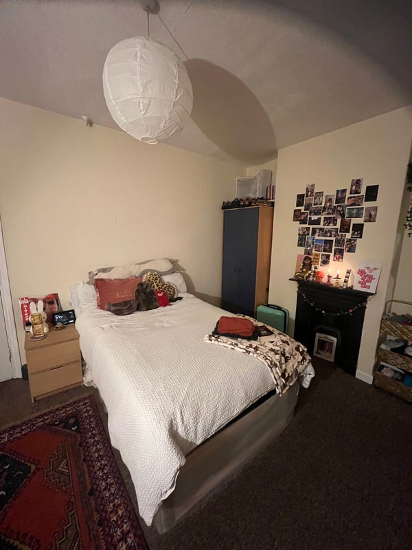 Photo 1: Room 1 on the top floor, super large double !