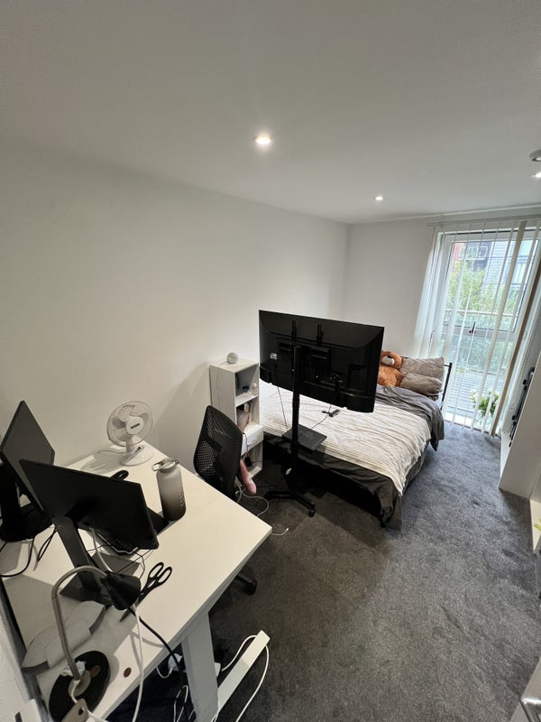 Photo 1: Room for rent